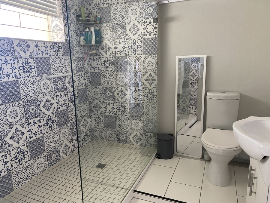 1 Bedroom Property for Sale in Loevenstein Western Cape
